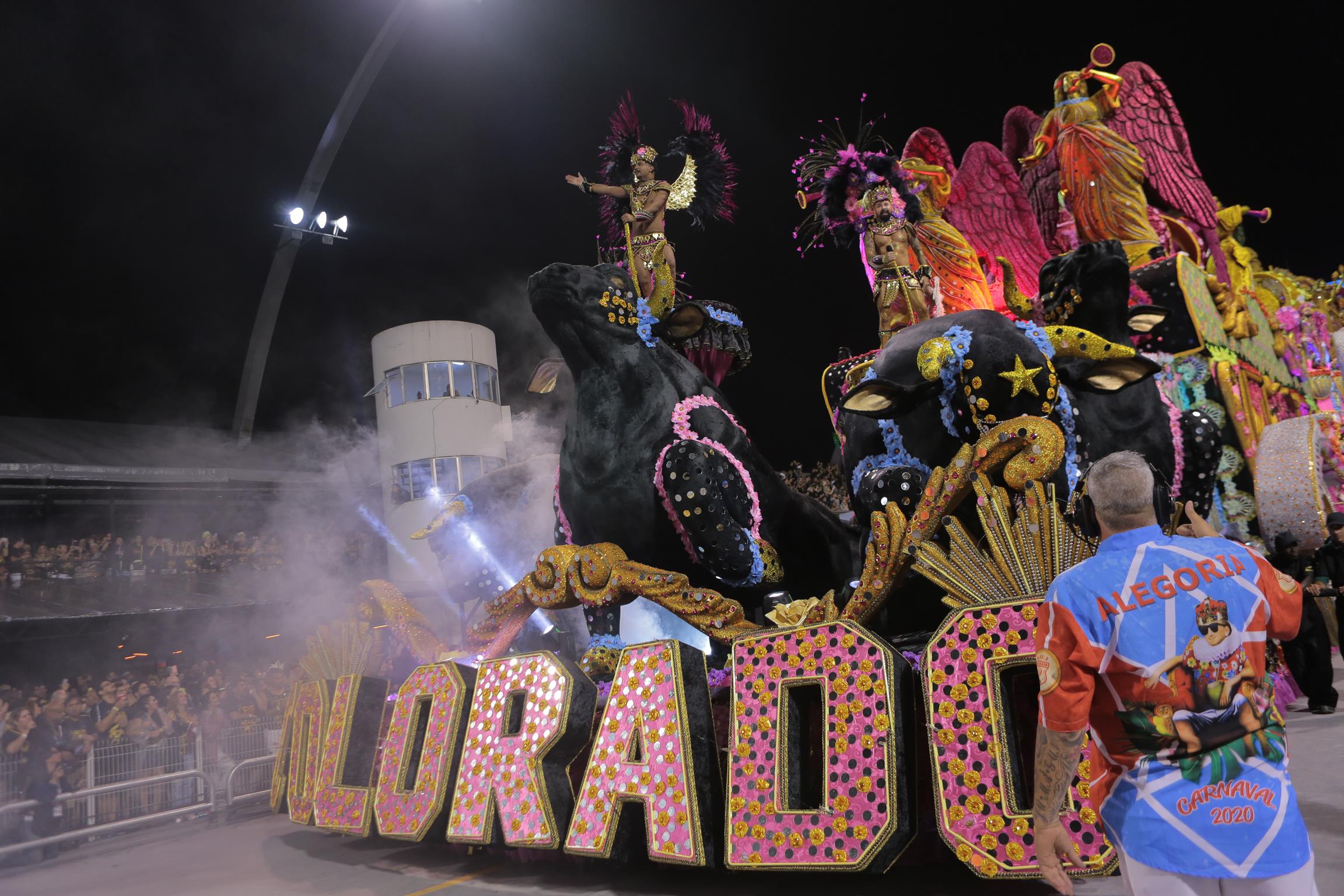 Abraço esse povo do Brás: Parceria de Cláudio Russo vence a disputa de  samba na Colorado para 2023 – SASP Carnaval