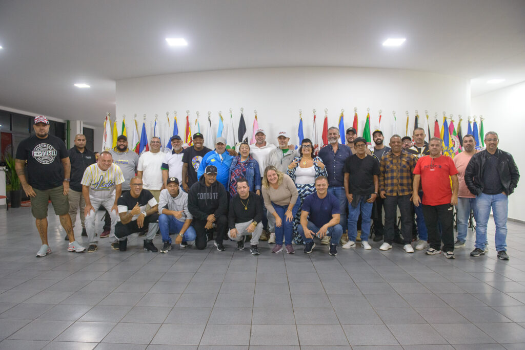 Nova diretoria da Liga eleita, Renato Remodini e Alexandre Furtado | Foto: Felipe Araújo / Liga-SP