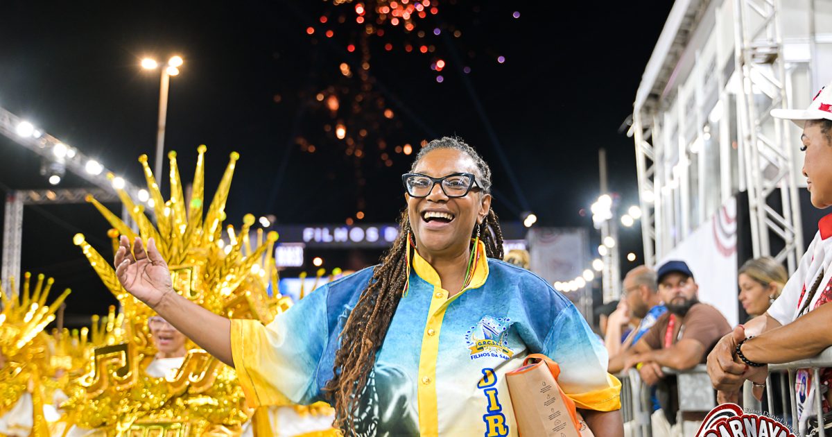 Diretora da Filhos da Santa no desfile oficial em 2025. Foto de Daniel Amorim | UESP