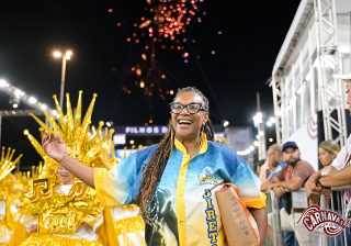 Diretora da Filhos da Santa no desfile oficial em 2025. Foto de Daniel Amorim | UESP