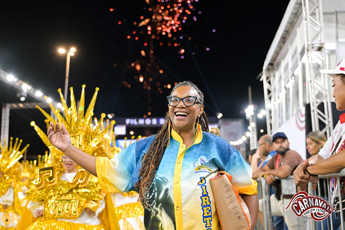 Diretora da Filhos da Santa no desfile oficial em 2025. Foto de Daniel Amorim | UESP