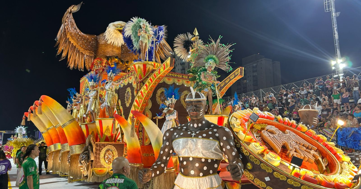 Destaque da primeira noite do Carnaval de Santos 2026