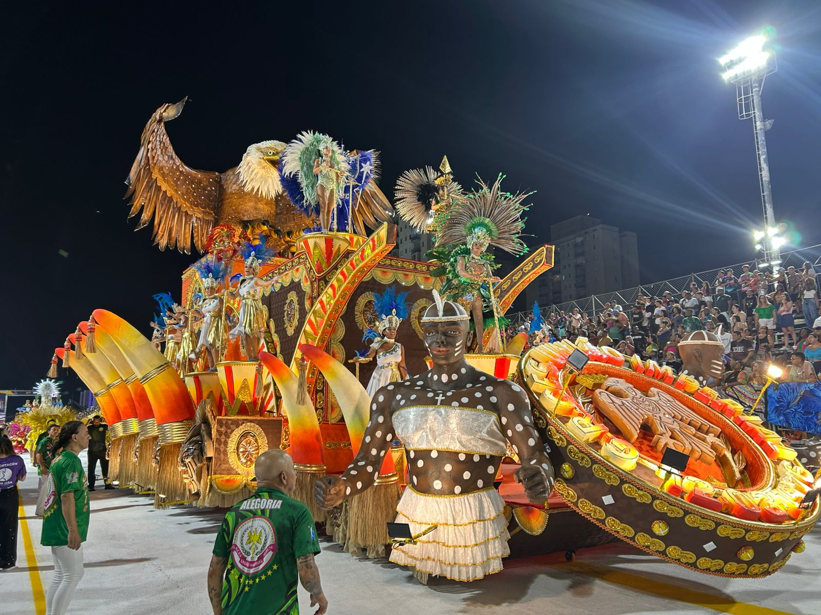 Destaque da primeira noite do Carnaval de Santos 2026
